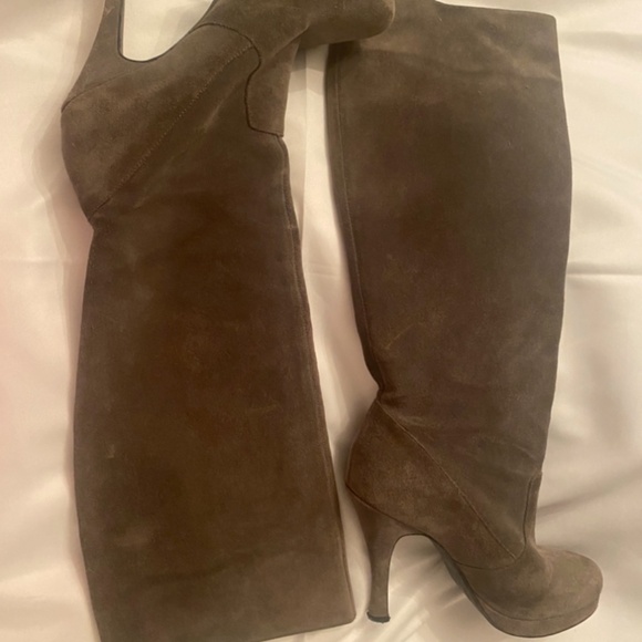 BCBG suede platfor grey tall boots size 6 - Picture 3 of 6